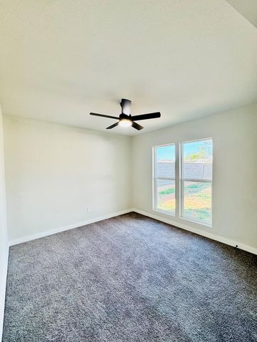 811 NW 12th St, Andrews, TX 79714