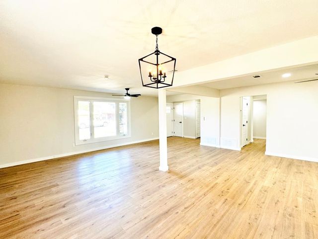 811 NW 12th St, Andrews, TX 79714