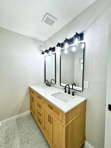 811 NW 12th St, Andrews, TX 79714