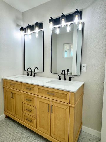 811 NW 12th St, Andrews, TX 79714