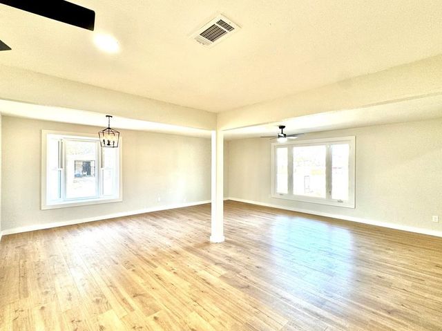 811 NW 12th St, Andrews, TX 79714