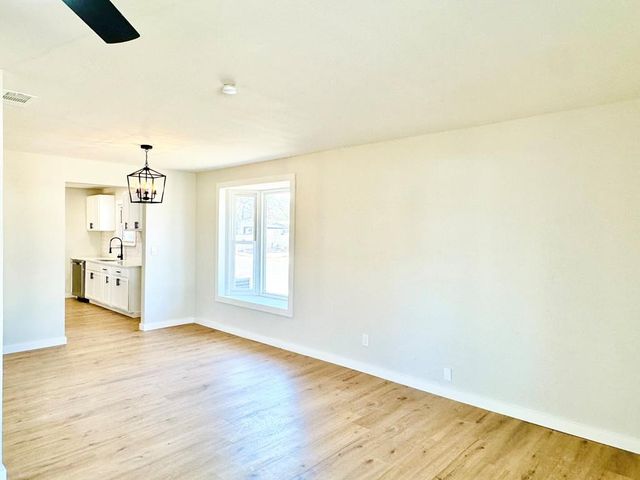 811 NW 12th St, Andrews, TX 79714