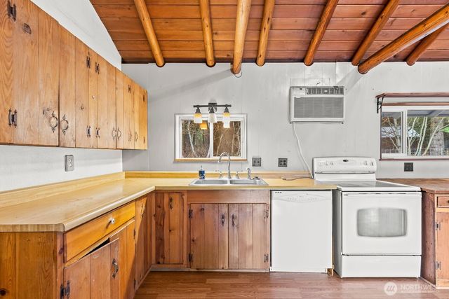 13470 Salmon La Sac Road, Ronald, WA 98940