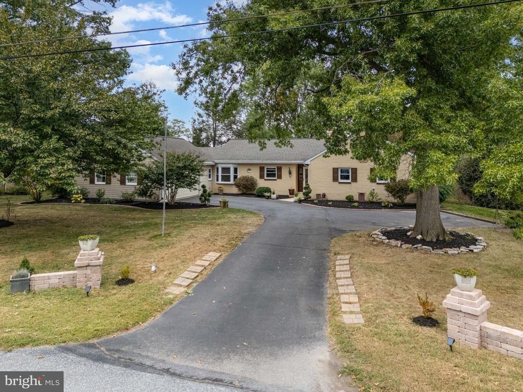 1607 SILVER SPRING RD, Landisville, PA 17538