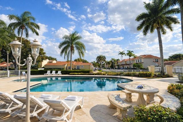 1116 SW 180 Terrace, Pembroke Pines, FL 33029