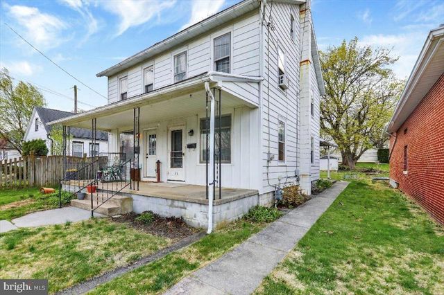 26 S CHURCH ST, Robesonia, PA 19551