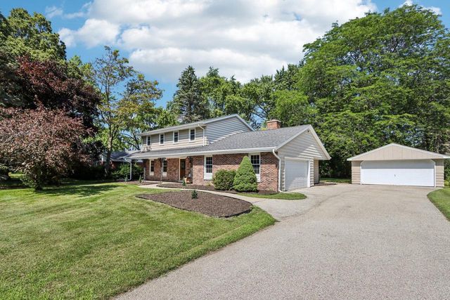1116 W Montclaire AVENUE, Glendale, WI 53217