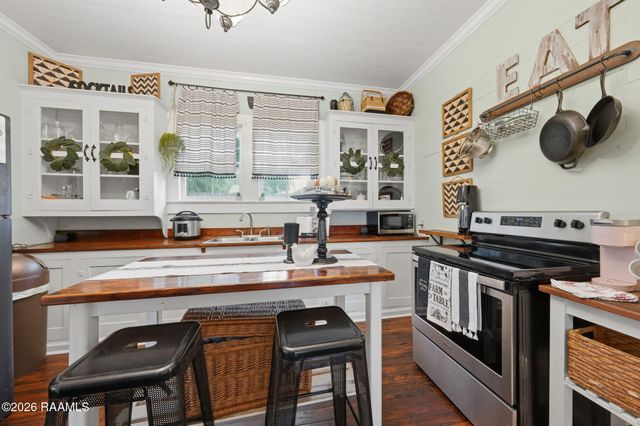 914 S Main Street, Breaux Bridge, LA 70517