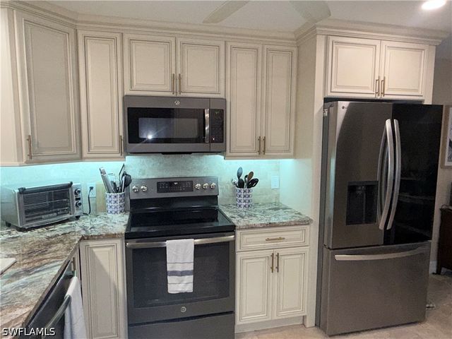 800 MISTY PINES CIR 202, Naples, FL 34105