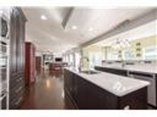 438 White Pine Ln, Economy, PA 15005