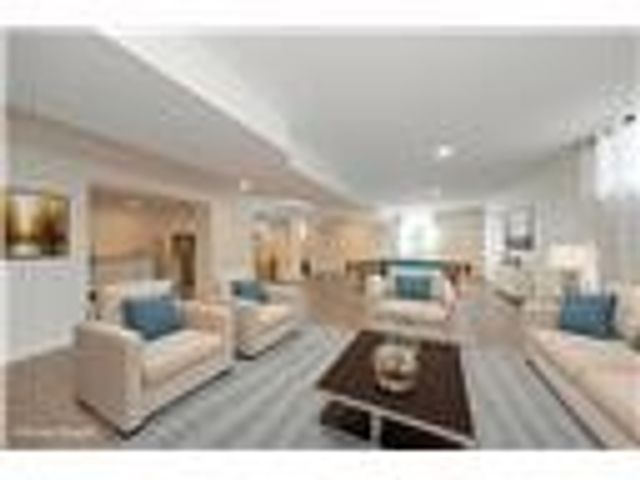 438 White Pine Ln, Economy, PA 15005