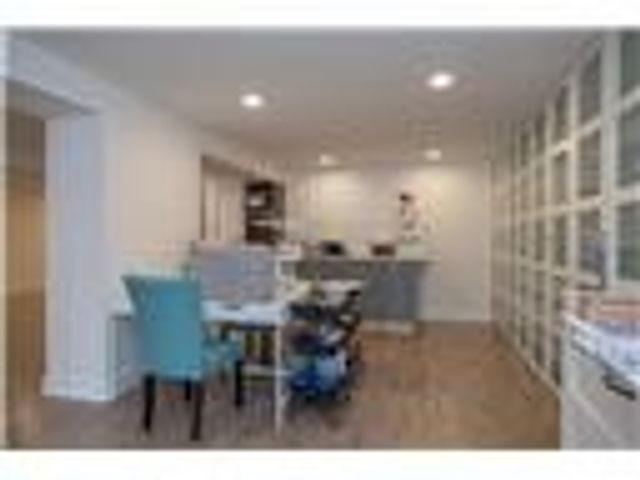 438 White Pine Ln, Economy, PA 15005