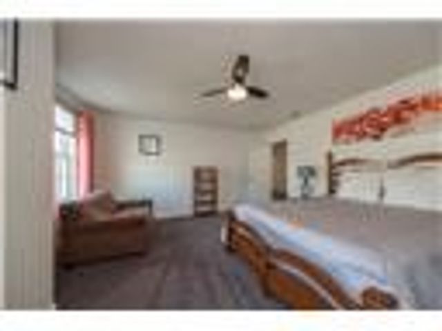 438 White Pine Ln, Economy, PA 15005