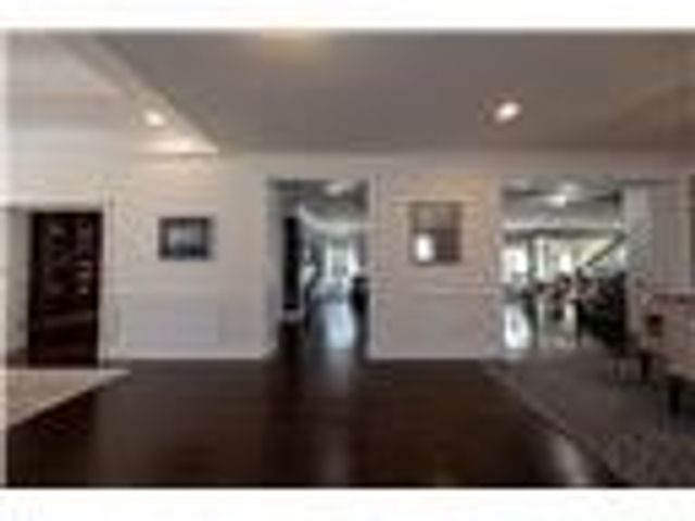 438 White Pine Ln, Economy, PA 15005