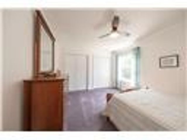 438 White Pine Ln, Economy, PA 15005