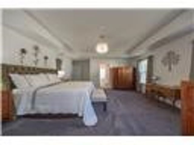 438 White Pine Ln, Economy, PA 15005