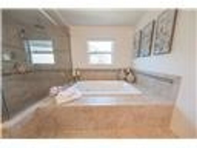 438 White Pine Ln, Economy, PA 15005