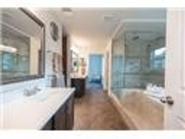 438 White Pine Ln, Economy, PA 15005