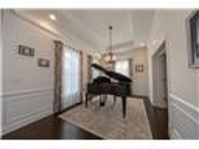 438 White Pine Ln, Economy, PA 15005
