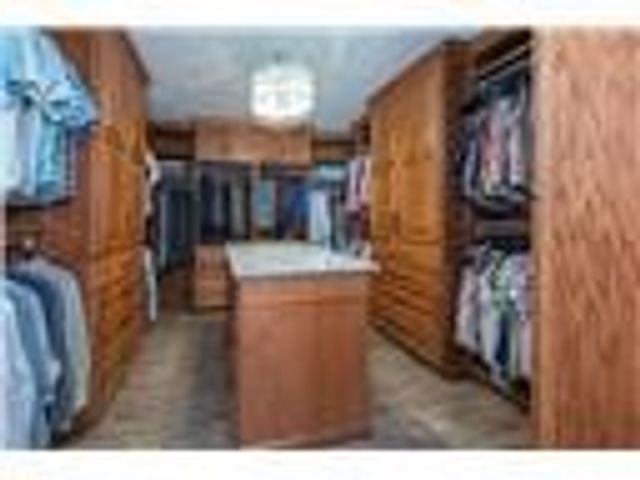 438 White Pine Ln, Economy, PA 15005