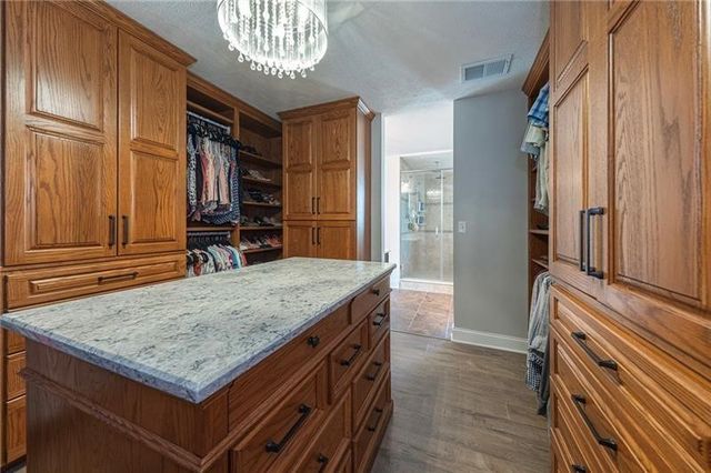 438 White Pine Ln, Economy, PA 15005