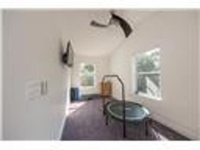 438 White Pine Ln, Economy, PA 15005