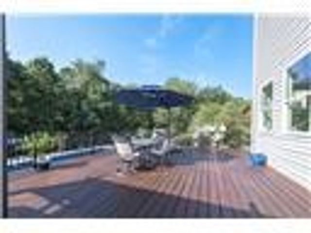 438 White Pine Ln, Economy, PA 15005