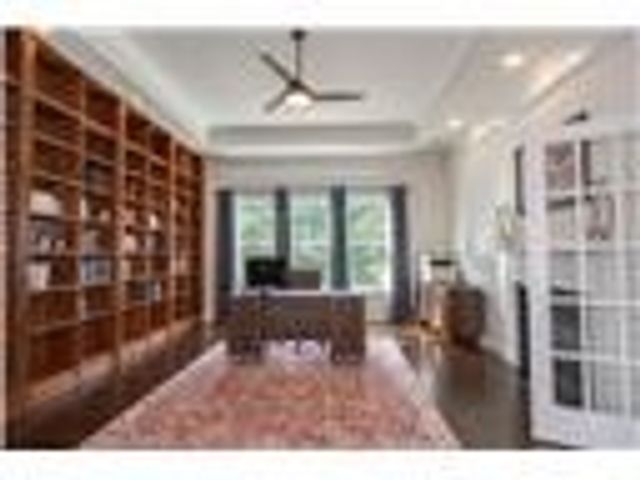 438 White Pine Ln, Economy, PA 15005