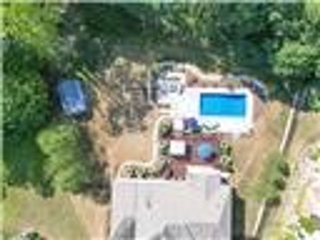 438 White Pine Ln, Economy, PA 15005