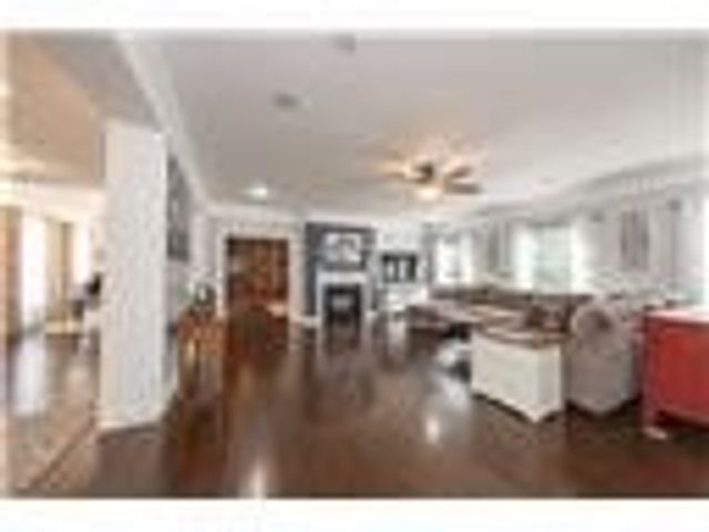 438 White Pine Ln, Economy, PA 15005