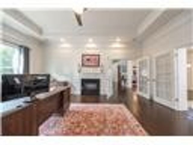 438 White Pine Ln, Economy, PA 15005