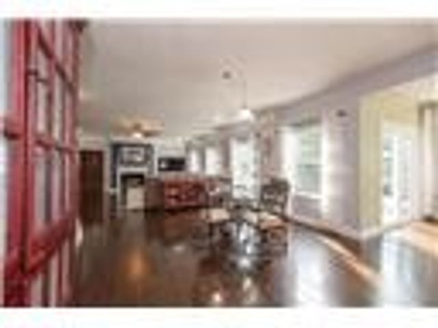 438 White Pine Ln, Economy, PA 15005