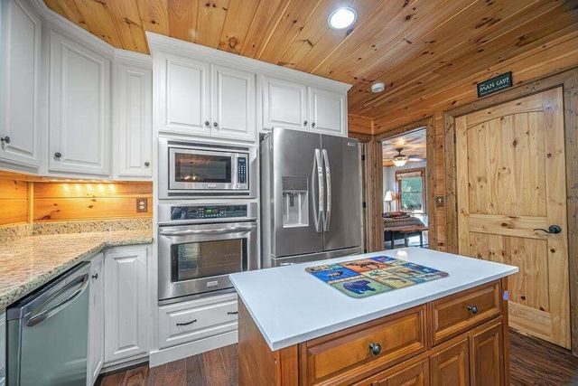 72 Gibbs Trail, Mineral Bluff, GA 30559