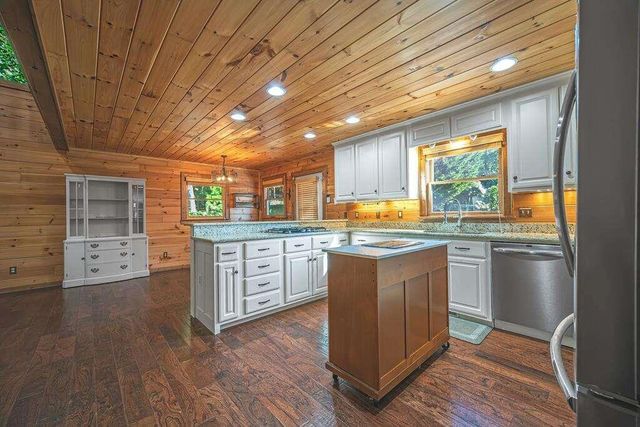 72 Gibbs Trail, Mineral Bluff, GA 30559