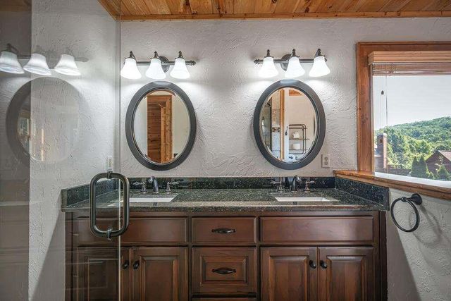 72 Gibbs Trail, Mineral Bluff, GA 30559