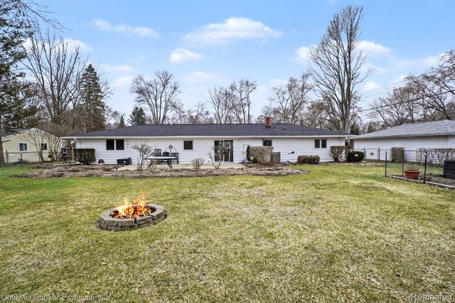 3330 Homestead Drive, Waterford Charter Township, MI 48329