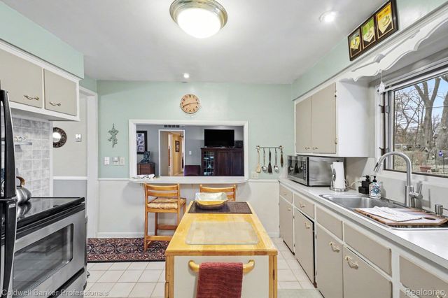 3330 Homestead Drive, Waterford Charter Township, MI 48329