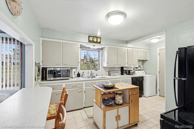 3330 Homestead Drive, Waterford Charter Township, MI 48329