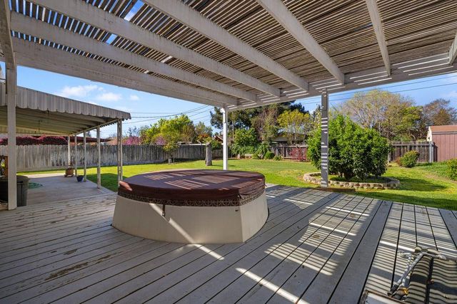 5343 Knox Dr, Linden, CA 95236