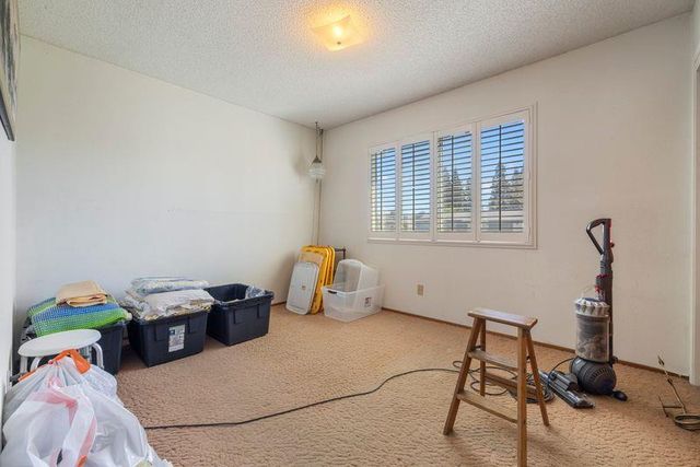 5343 Knox Dr, Linden, CA 95236