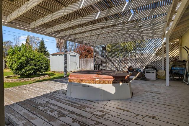 5343 Knox Dr, Linden, CA 95236