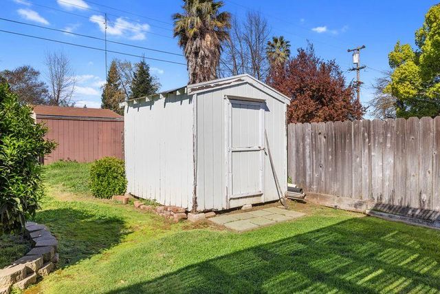 5343 Knox Dr, Linden, CA 95236