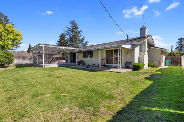 5343 Knox Dr, Linden, CA 95236