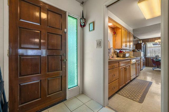 5343 Knox Dr, Linden, CA 95236