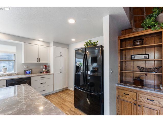 1881 Nw EXCELLO Dr, Roseburg, OR 97471