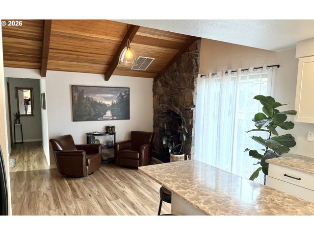 1881 Nw EXCELLO Dr, Roseburg, OR 97471