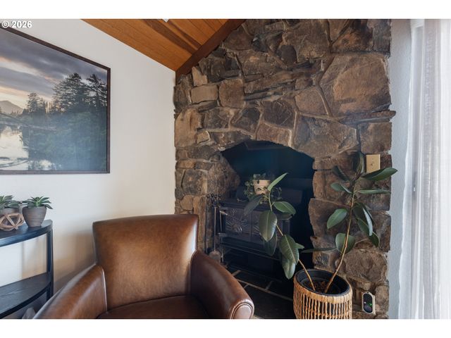 1881 Nw EXCELLO Dr, Roseburg, OR 97471