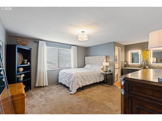 1881 Nw EXCELLO Dr, Roseburg, OR 97471