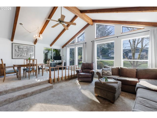 1881 Nw EXCELLO Dr, Roseburg, OR 97471