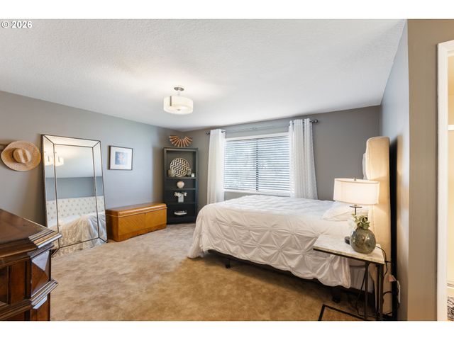 1881 Nw EXCELLO Dr, Roseburg, OR 97471